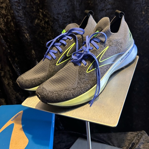 Brooks men comfortable - Levitate StealthFit 5 ENERGIZE shoe (new with tags)